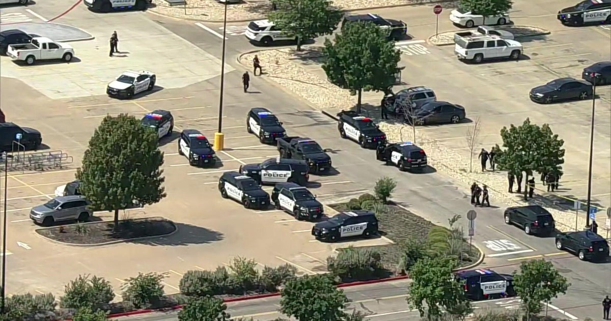 Shooting in Dallas Texas Today: 2 Injured at Walmart on Cockrell Hill Road as Police Search for Suspects